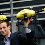 Alec Momont i jego dron ratowniczy z wbudowanym defibrylatorem