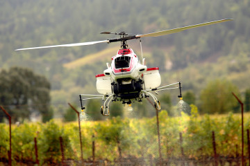 Yamaha R-50 - dron rolniczy