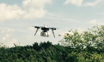 Dron Flirtey - lot z dostawą leków w Virginii