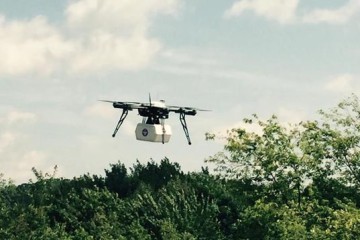 Dron Flirtey - lot z dostawą leków w Virginii