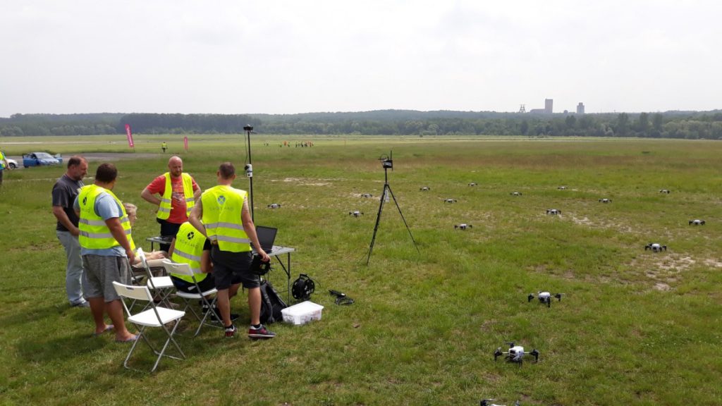 Pokaz roju dronów - Dron Show firmy DroneLand.pl - Droniada 2019