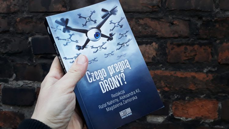Czego pragną DRONY? - recenzja książki