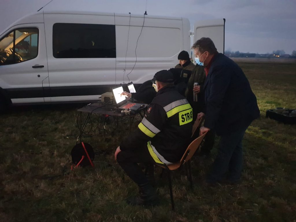 Drony FlyEye pomagają strażakom w gaszeniu pożarów