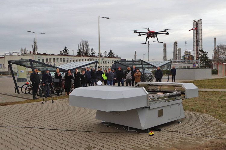 Stacja dokująca dla dronów - Dronehub