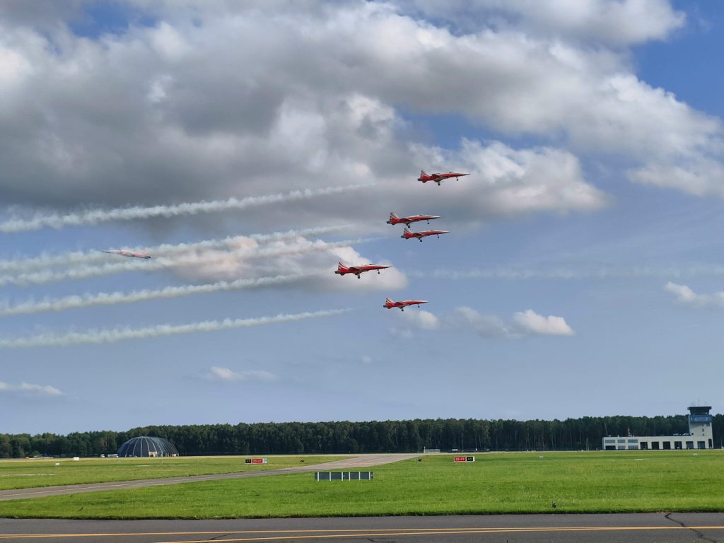 Zespół akrobacyjny Patrouille Suisse na samolotach F-5 Tiger - Air Show Radom 2023